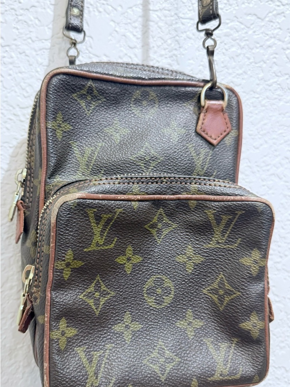 Louis Vuitton Monogram Amazone Messenger Bag - Picture 13 of 15